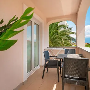Gerta With Terrace Apartment Baška